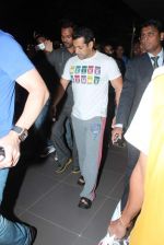 Salman Khan snapped in Mumbai on 15th June 2012 (44).JPG